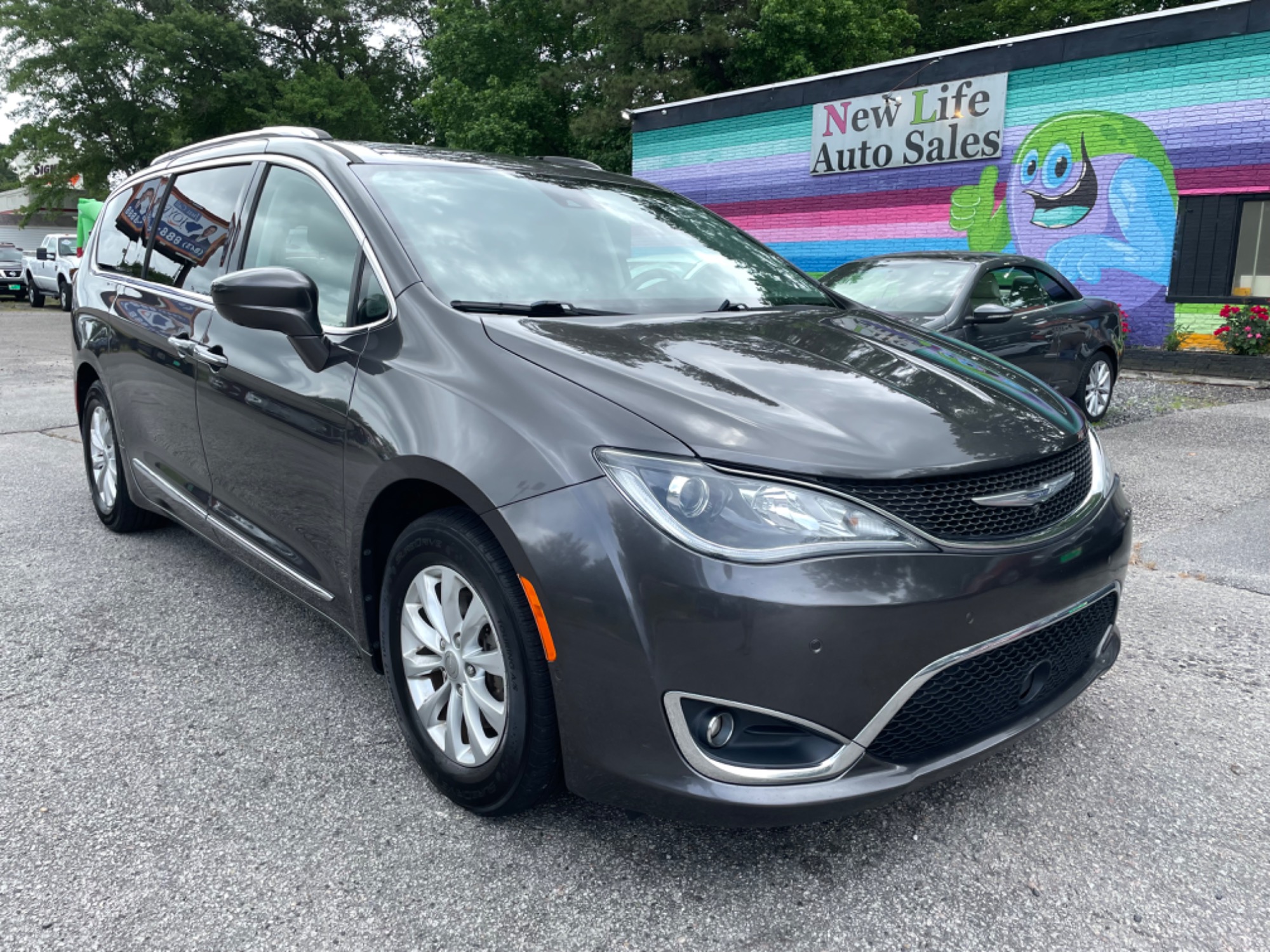 photo of 2018 CHRYSLER PACIFICA TOURING L - Loaded with Tons of Features! Stow 'n Go Seats! One Owner!!